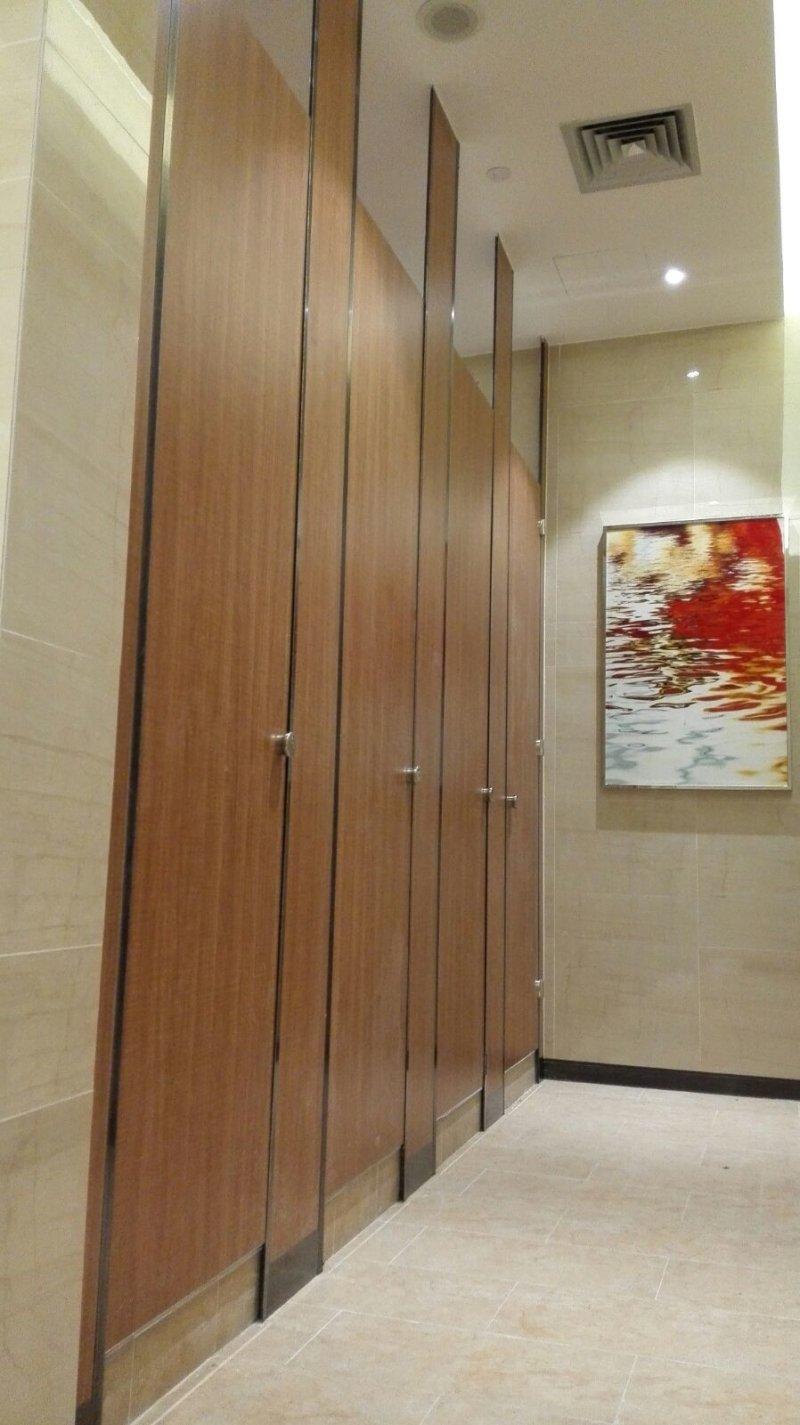 復合隔斷在衛(wèi)生間隔斷中的應用與優(yōu)勢